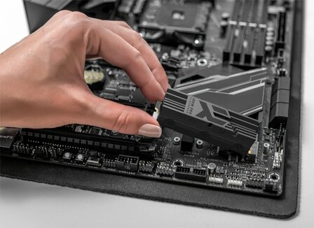 Goodram IRDM PRO | 2TB NVMe SSD | M.2 Gen4 | 7.000MB/s Lezen | 6.850MB/s Schrijven | Heatsink