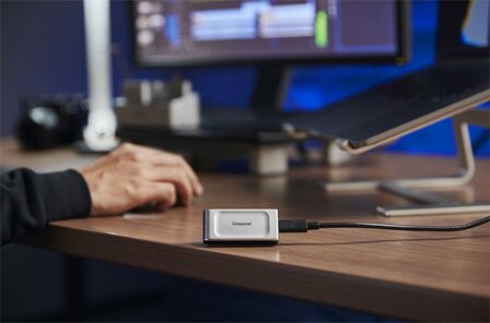 Kingston XS2000 | Externe SSD | 2000GB | USB 3.2 Gen 2x2 | Compact &amp; Snel | Zilver/Zwart