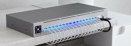 Ubiquiti UniFi Switch Pro Max 16 PoE | 16-Poorts 2.5G Switch | Managed L3 | 4x PoE++ + 12x PoE+ | Zilver