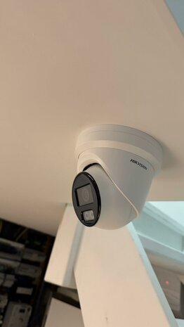 Camera set Hikvision DS-7604NXI-K1/4P met 2 x Hikvision DS-2CD2347G2H-LISU/SL (2,8 mm) 4 MP ColorVu