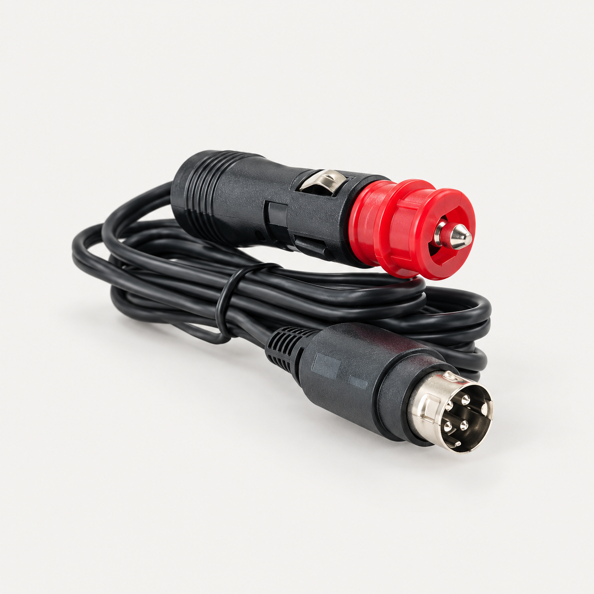 12/24 volt kabels en stekkers – collectiebeeld met rustige studioachtergrond