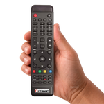 Afstandsbediening Maxdigital of Octagon XP1000 in de hand op witte achtergrond, met subtiel asat.nl-watermerk