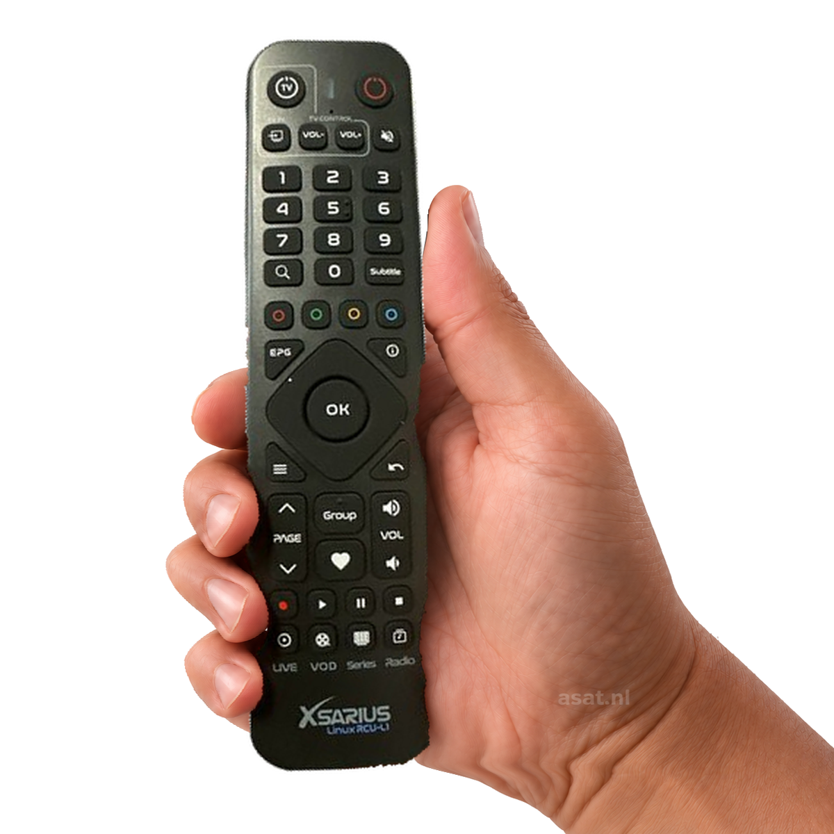 Xsarius Linux Sniper IR-L1 Advanced Remote Control in de hand, witte achtergrond — asat.nl