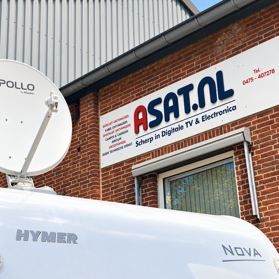 ASAT winkel met caravan en satellietschotel in het zonlicht