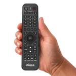 Xsarius Android afstandsbediening IR RCU-A3 voor Xsarius Pure 3 / Avant 3 / Avant 3+ / Avant 3+ Ultra – originele afstandsbediening in de hand, witte achtergrond, asat.nl