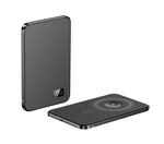 Zwarte magnetische powerbank met display – voor- en achterzijde